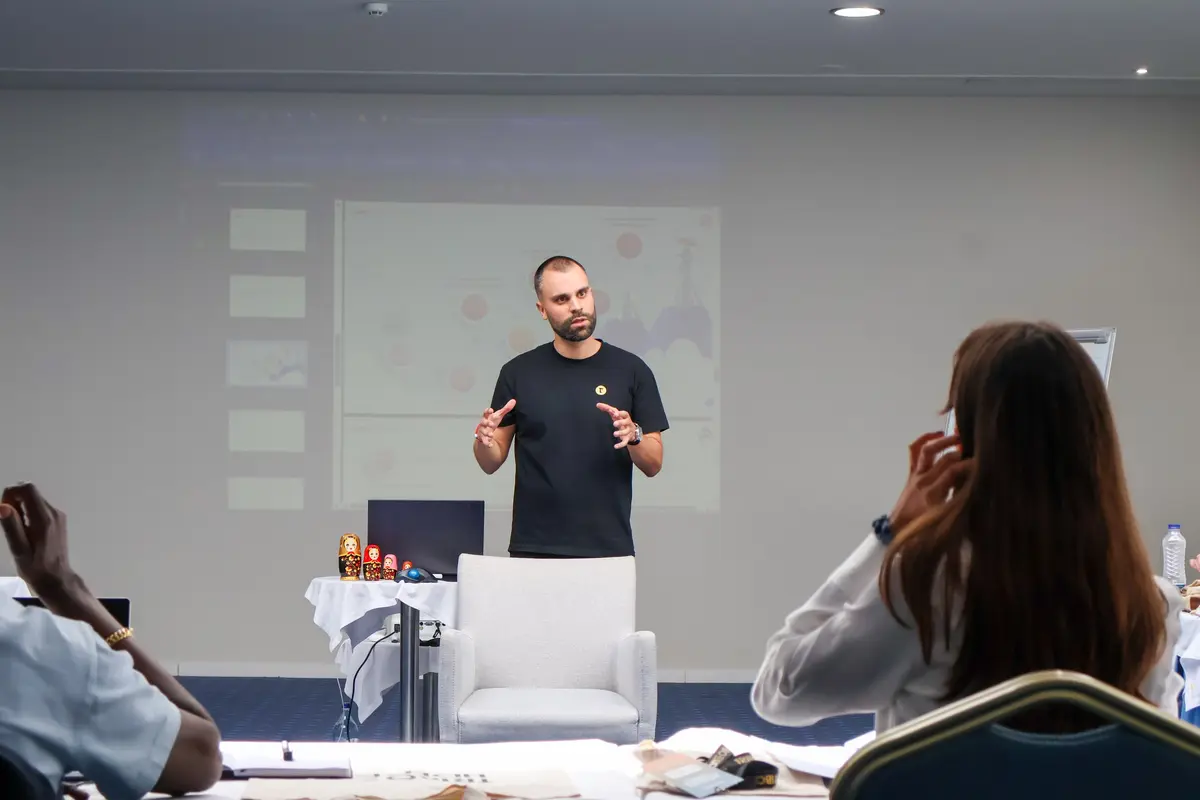 Sérgio Salino, fundador da Escola de Inteligência Emocional, numa sessão de formação